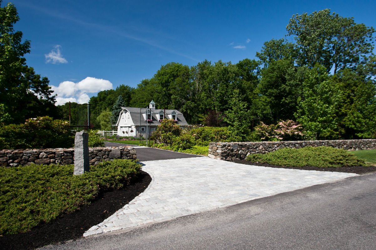 Bethlehem CT Cobblestone aprons & curbing